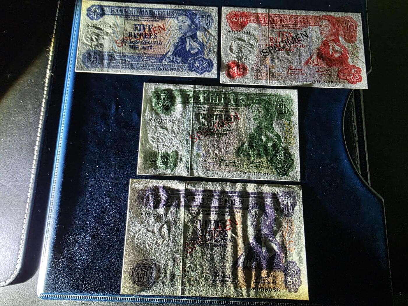 叁拾收藏第33期 毛里求斯戎装女王 样钞一套  UNC （个别有潮斑）