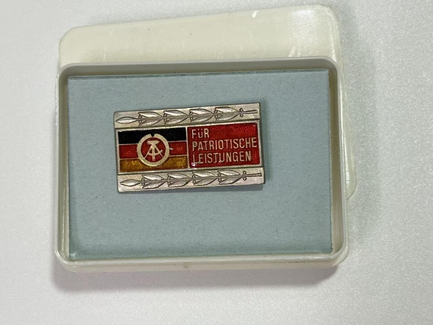 韵星假日精品2025秋季军品类拍卖会-- Rimey Holidays Boutique 2025 Autumn Militaria Sale 民主德国银级人民阵线奖章带盒