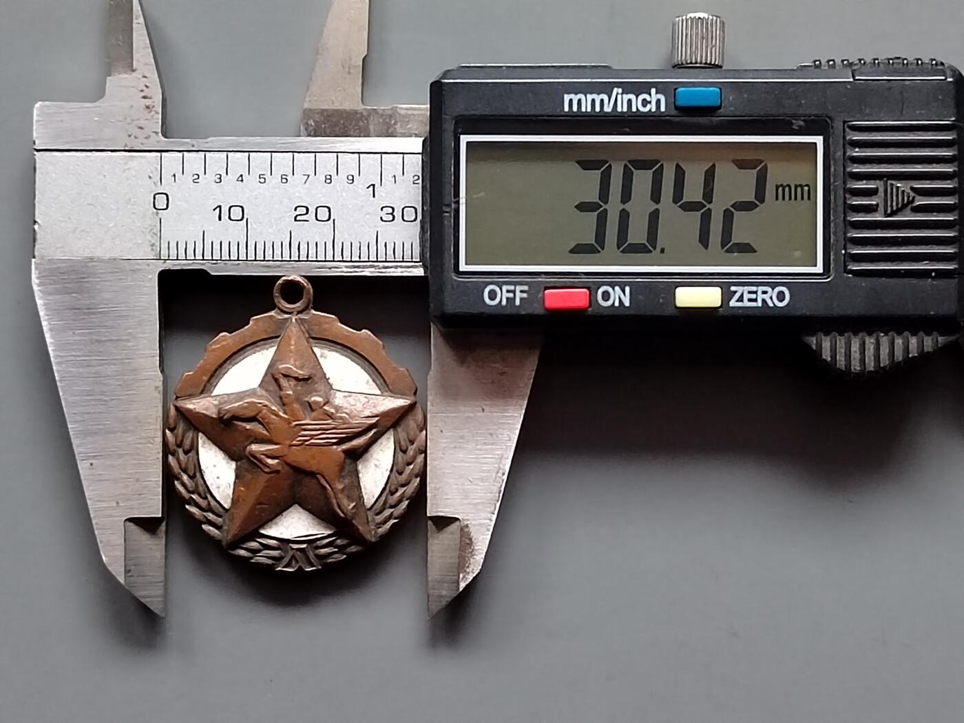 朝鲜千里马纪念章