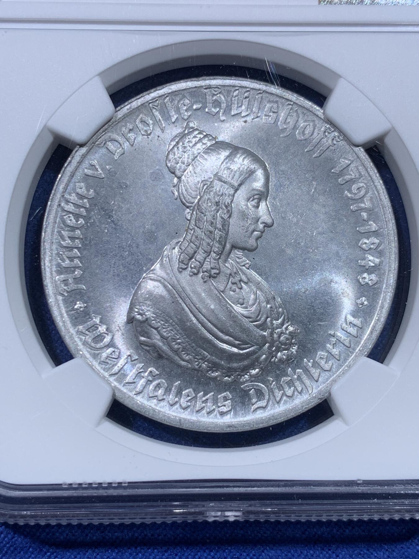 《竞宝斋》第434场 周日，周一2场连拍 （全场包邮） NGC MS63 德国德紧时期1923年女诗人100马克，浮雕立体，性价比高。