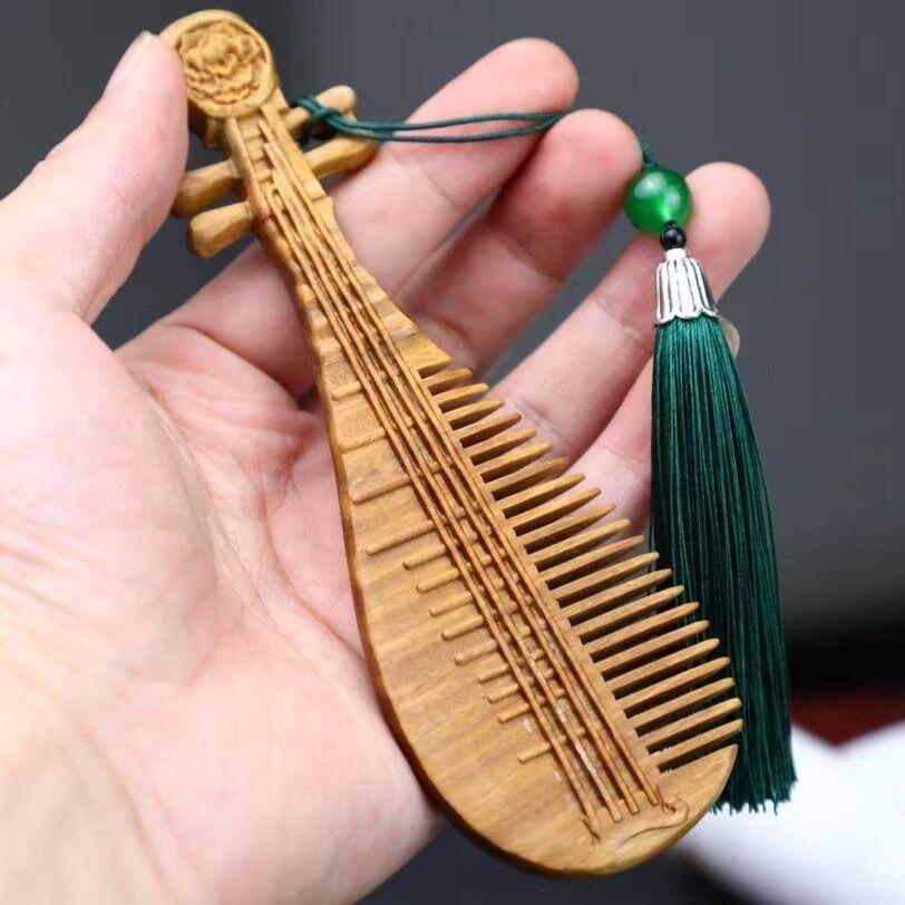 听雨轩（16）木雕 绿檀木琵琶梳雕花木梳 14.5*4.9cm