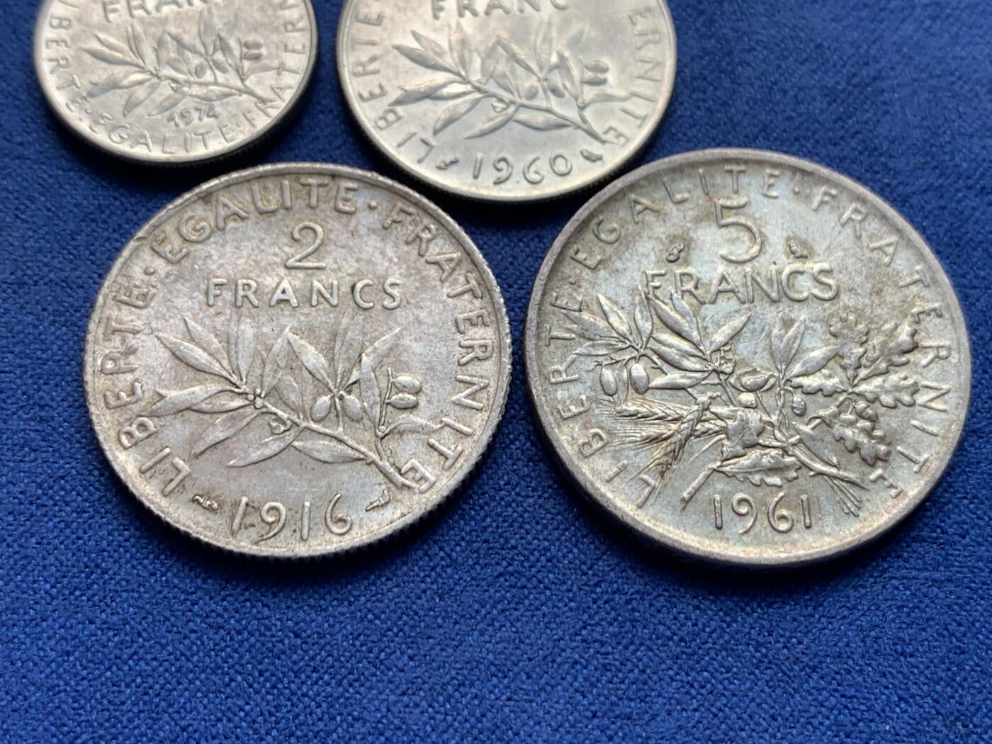 《竞宝斋》第434场 周日，周一2场连拍 （全场包邮） 四枚一组 法国行走女神，5法郎，2法郎，1法郎和2/1法郎，其中2法郎最早期1916年，其中2枚银币 著名雕刻师o'roty作品