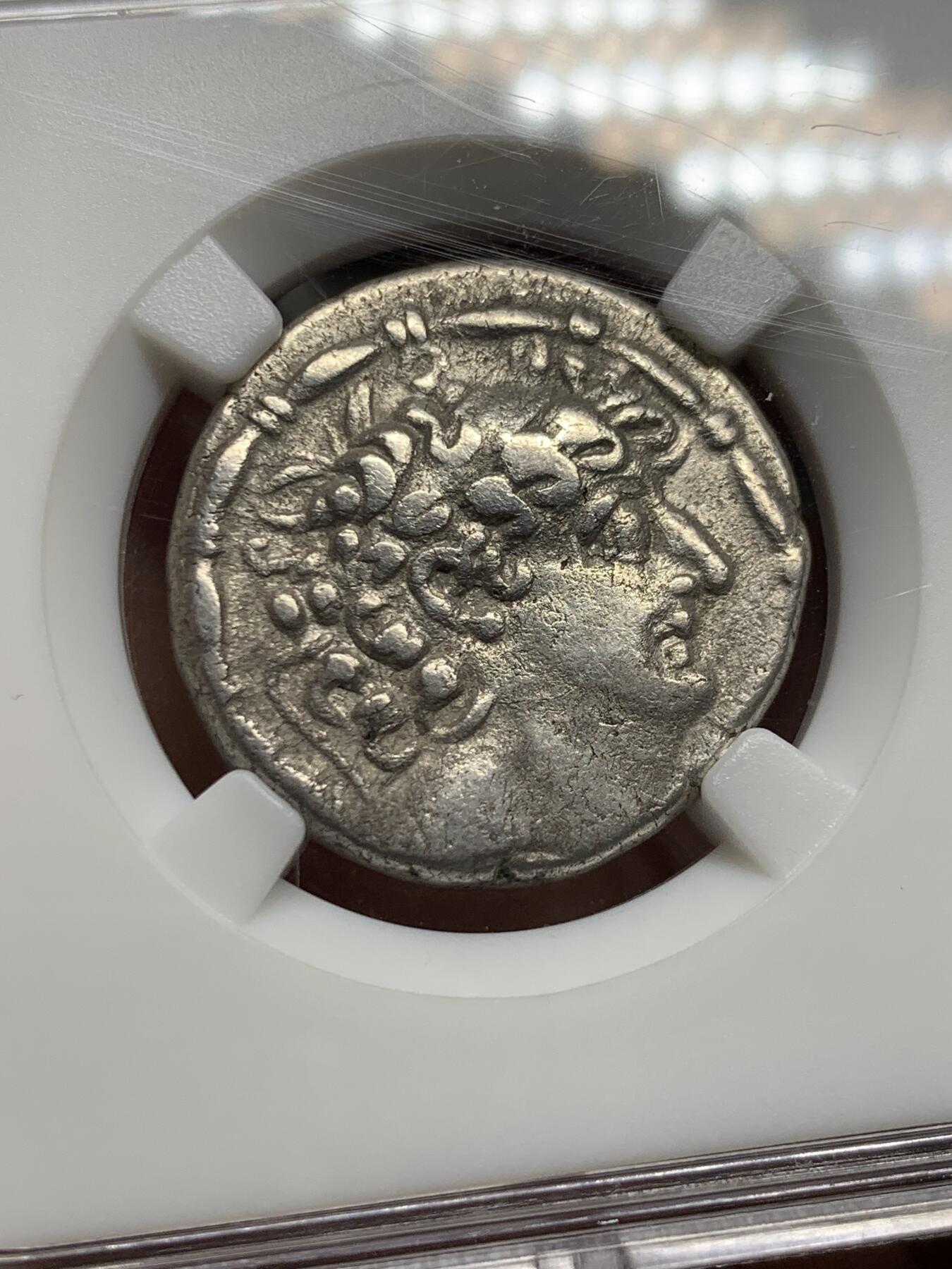 《竞宝斋》第434场 周日，周一2场连拍 （全场包邮） ZDGS CHVF 古希腊塞琉古王国，腓力一世银币，背宙斯手持胜利女神奈克，公元前95-前83年，打制完整，币胚规整，重15.49克，四德大银币。