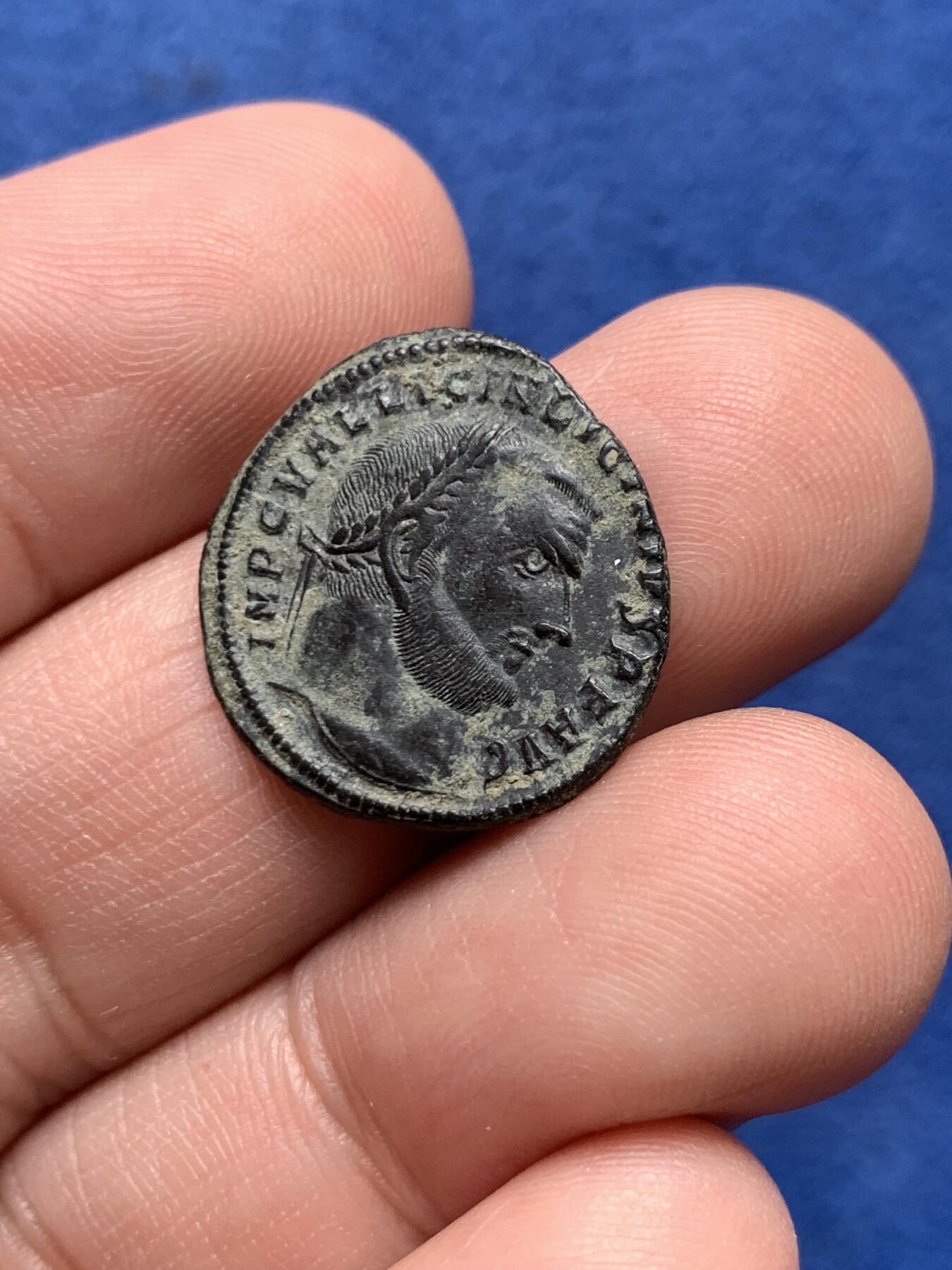 《竞宝斋》第434场 周日，周一2场连拍 （全场包邮） 古罗马帝国 李锡尼一世 富利铜币 品相好，脸部表情炯炯有神，胡子和铭文清晰可见，2.73克。