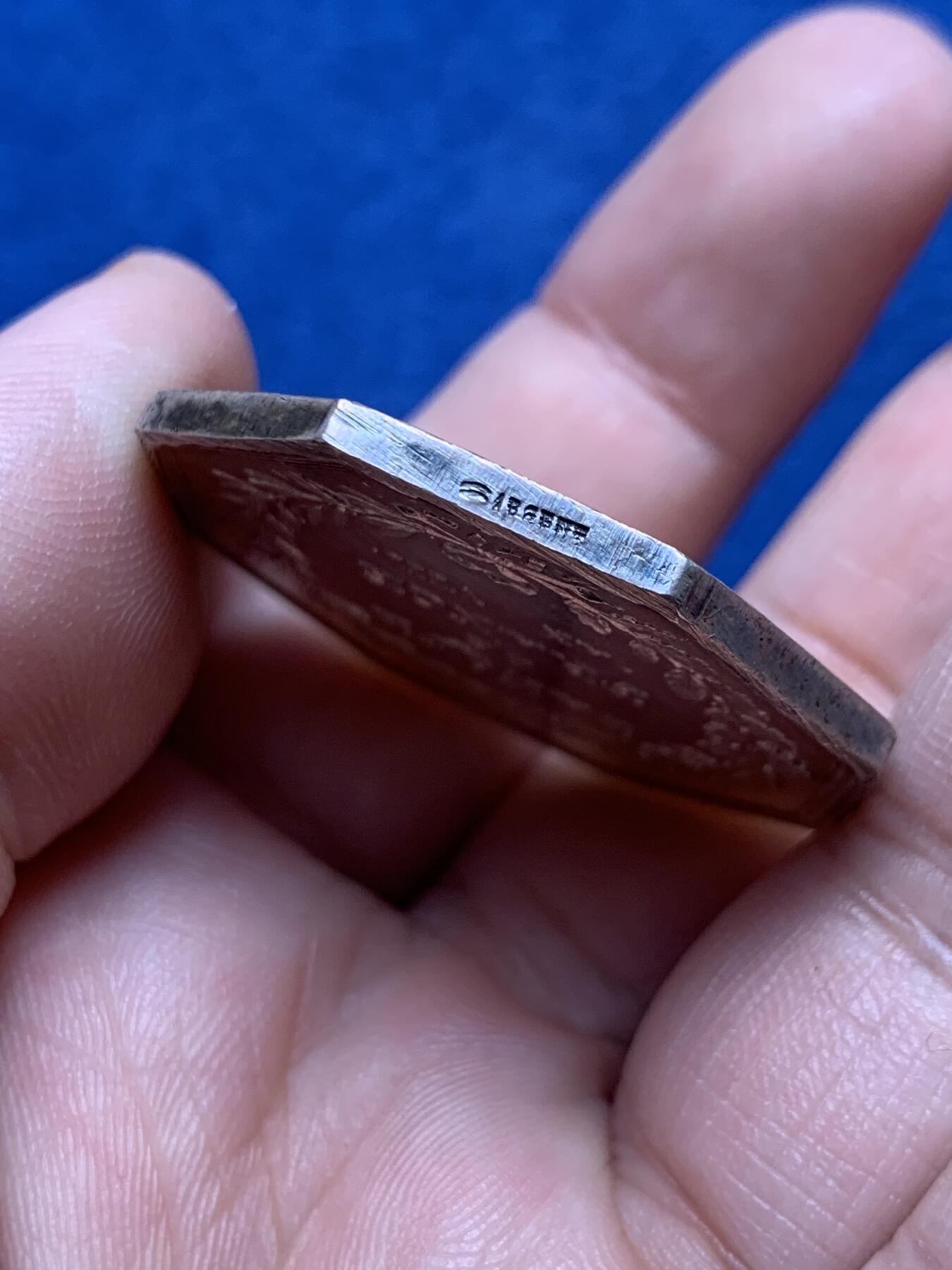 《竞宝斋》第434场 周日，周一2场连拍 （全场包邮） 早期法兰西银行八角银代币 手指银标 24.5克 36.1mm