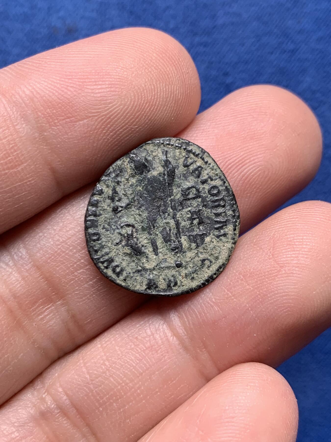 《竞宝斋》第434场 周日，周一2场连拍 （全场包邮） 古罗马帝国 李锡尼一世 富利铜币 品相好，脸部表情炯炯有神，胡子和铭文清晰可见，2.73克。