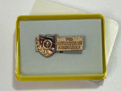 韵星假日精品2025秋季军品类拍卖会-- Rimey Holidays Boutique 2025 Autumn Militaria Sale - 民主德国爱国功绩奖章带盒 珐琅质