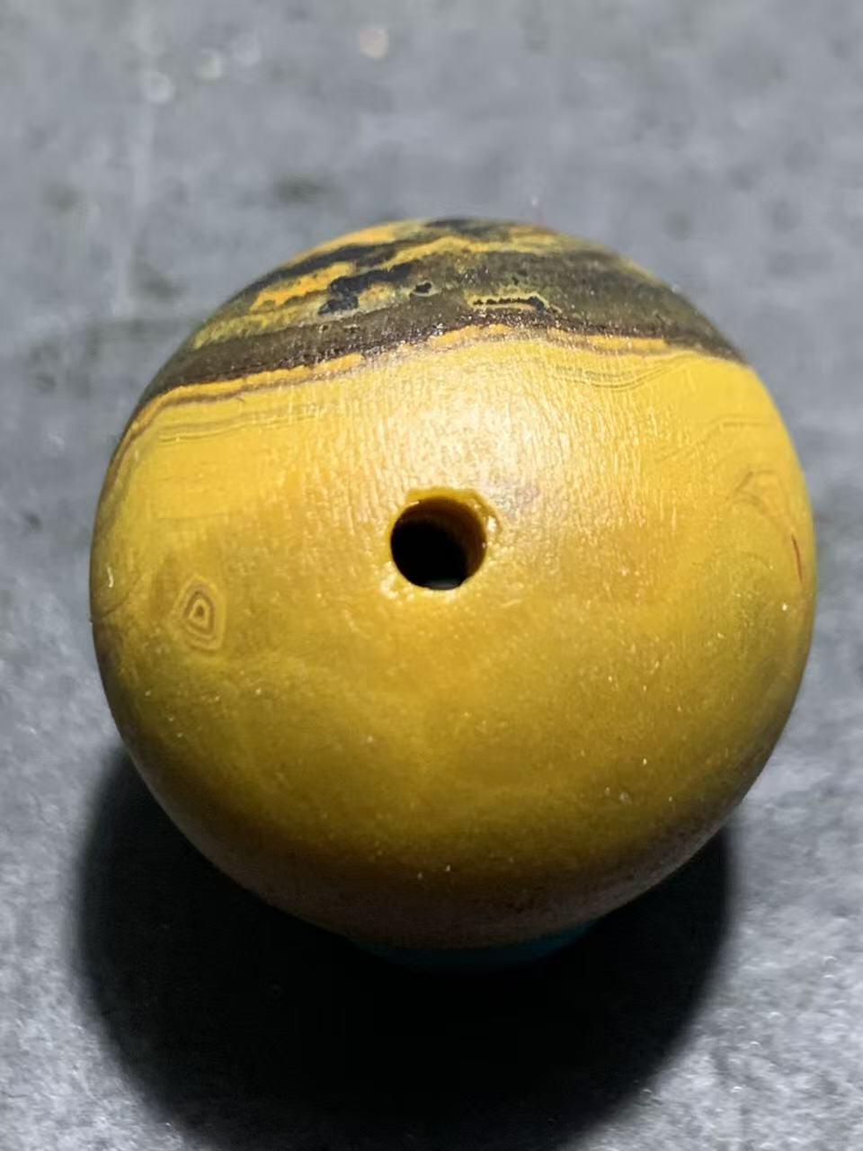 精美亚光鸡油黄战国红玛瑙原皮天眼纹2.0圆珠一个！