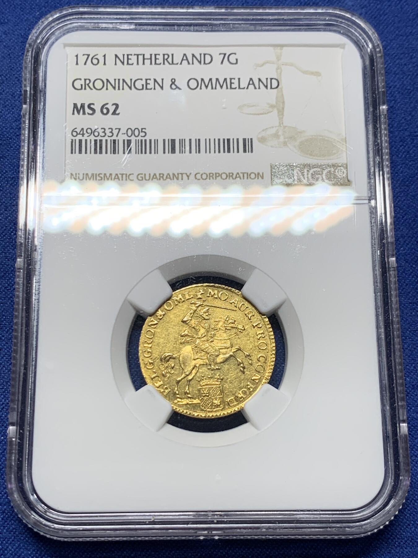 《竞宝斋》第434场 周日，周一2场连拍 （全场包邮） 最稀少的省 NGC MS62 荷兰 1761年 格罗宁根省和奥默兰登省 7盾 马剑金币 4.965克 看到100个乌特勒支大马剑也见不到一个格罗宁根，银马剑几年没见到了，金的还好，也很缺 值得收藏