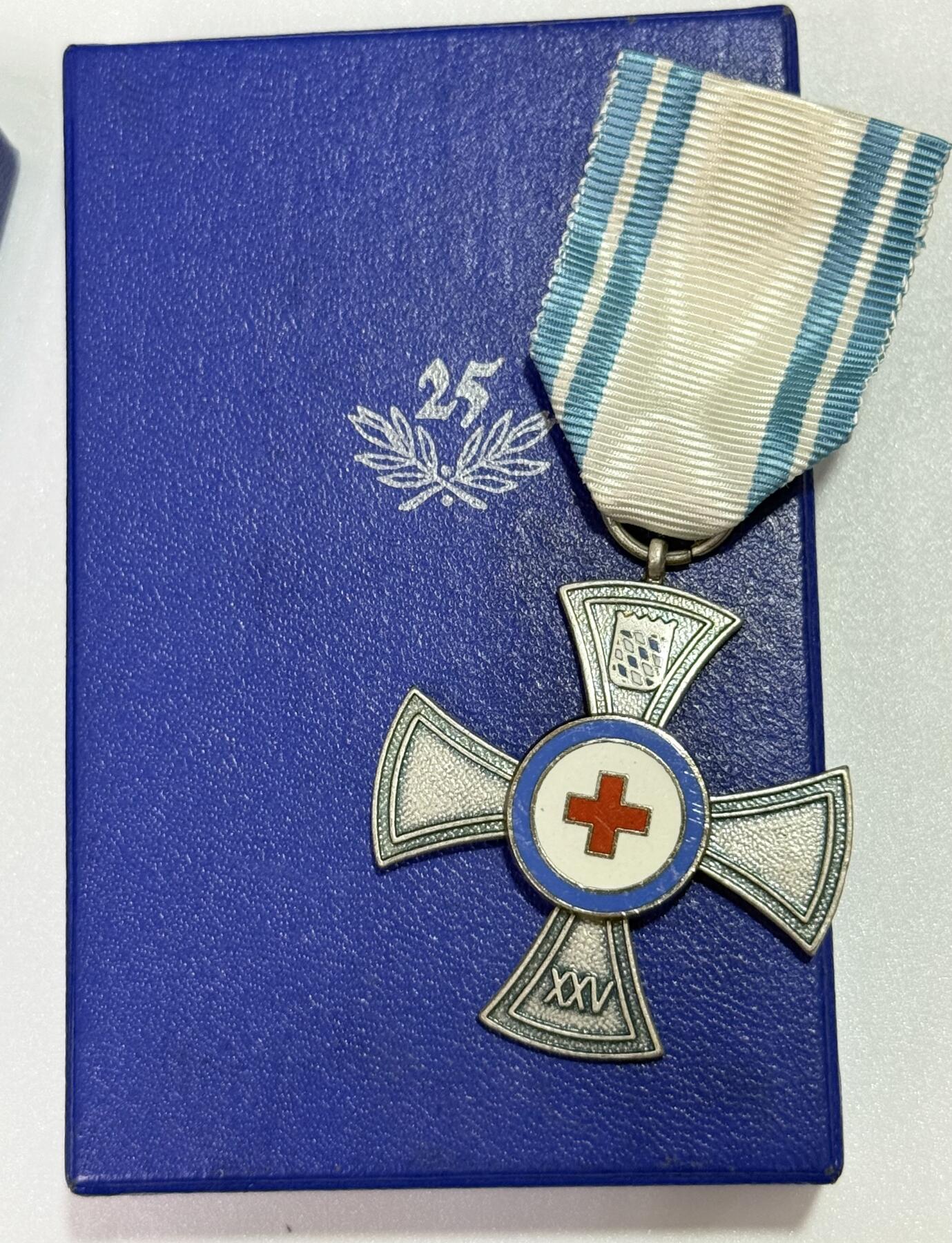 韵星假日精品2025秋季军品类拍卖会-- Rimey Holidays Boutique 2025 Autumn Militaria Sale 巴伐利亚州红十字救护二十五年勋章带盒
