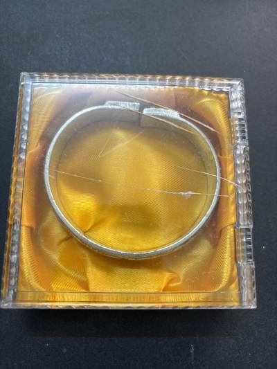 文馨钱币收藏第 278 场，银元，纸币，铜章场 长期接收代拍品 - 镯子一个，写着足银，51.5 克，是不是全银不懂