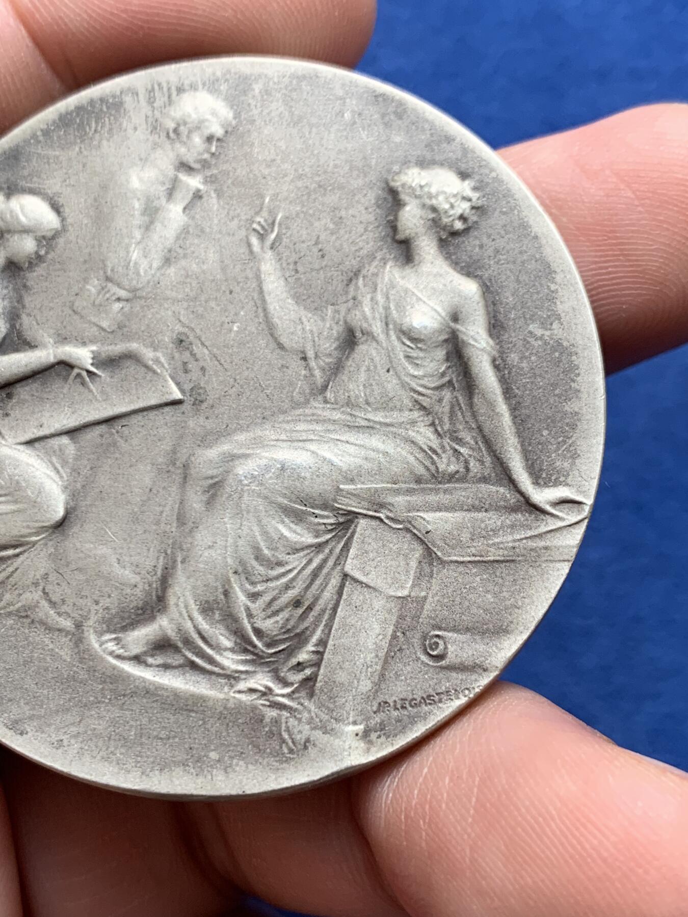 《竞宝斋》第434场 周日，周一2场连拍 （全场包邮） 法国社会福利院银章 丰饶角1银标 62.3克 49.6mm