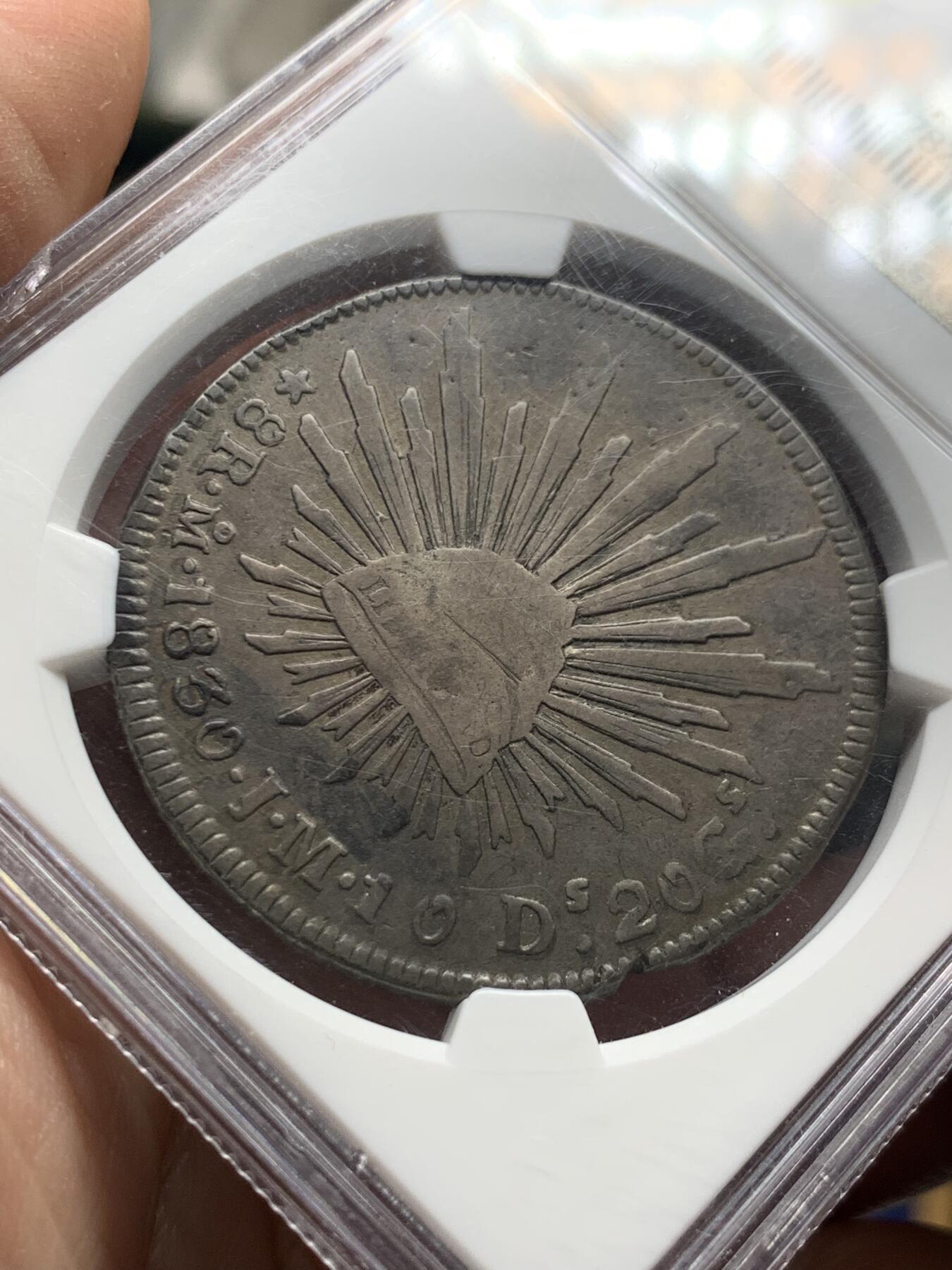 《竞宝斋》第434场 周日，周一2场连拍 （全场包邮） NGC F15 墨西哥1830/20年Mo JM版鹰洋 8里亚尔 罕见早期骑字版 五级鹰 季军分 N入盒有分仅4枚 盒子右下角有磕