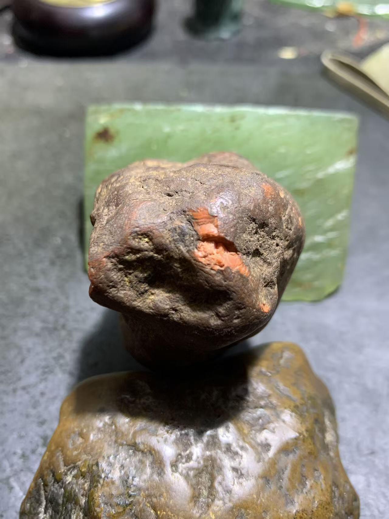 精美铁红皮开窗料荔枝冻南红玛瑙原石一颗，