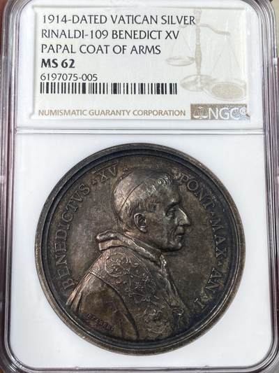 万国钱币拍卖第054期 - NGC MS62 1914年梵蒂冈教皇国比安奇安诺一世授予本笃十五世银质“教皇徽章”纪念大银章 超炫酱彩高浮雕