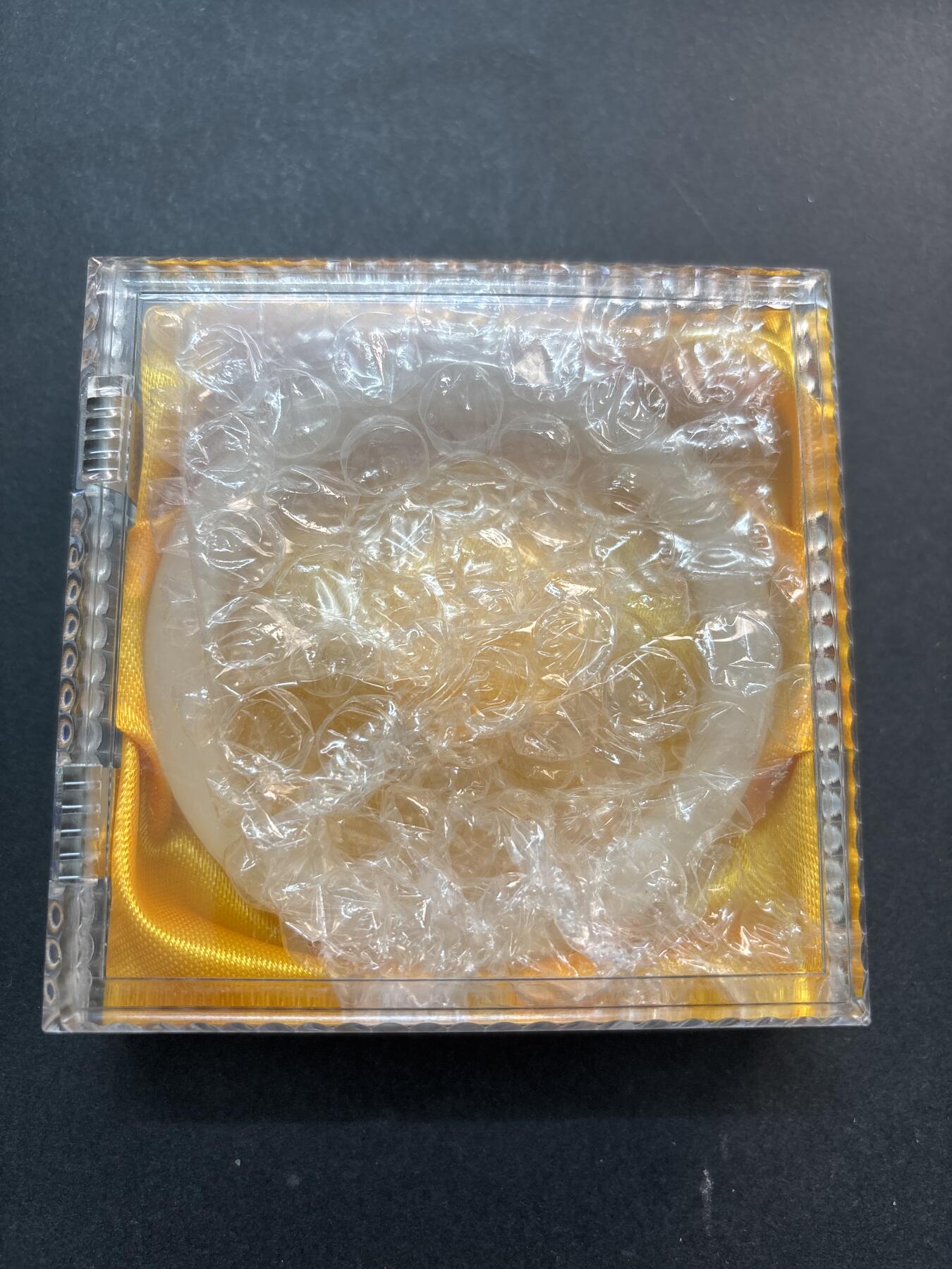 文馨钱币收藏第 278 场，银元，纸币，铜章场 长期接收代拍品 玉镯带盒子一个，什么货不懂