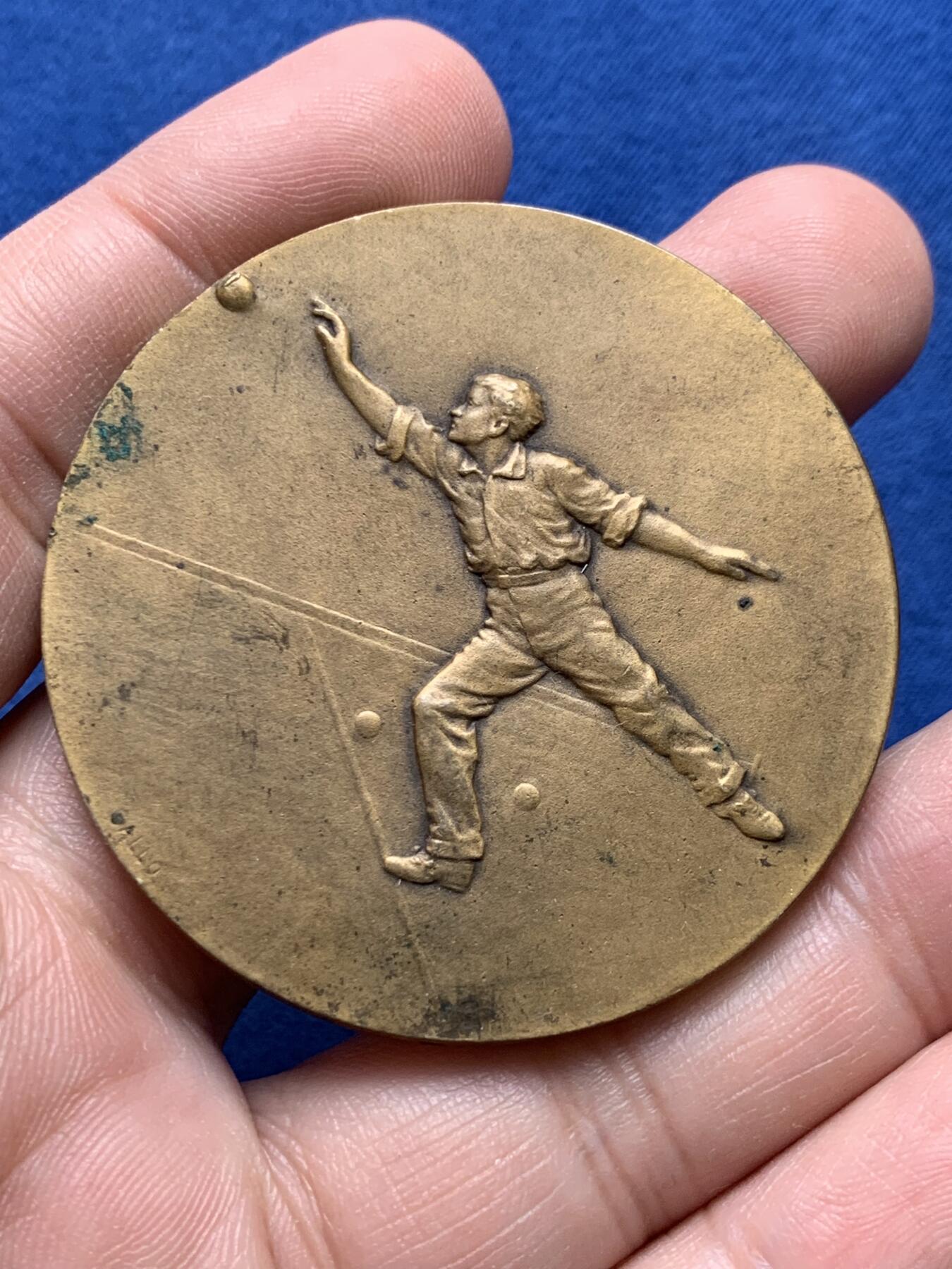 《竞宝斋》第434场 周日，周一2场连拍 （全场包邮） 手球比赛铜章 52.55克 50.1mm 三角铜标