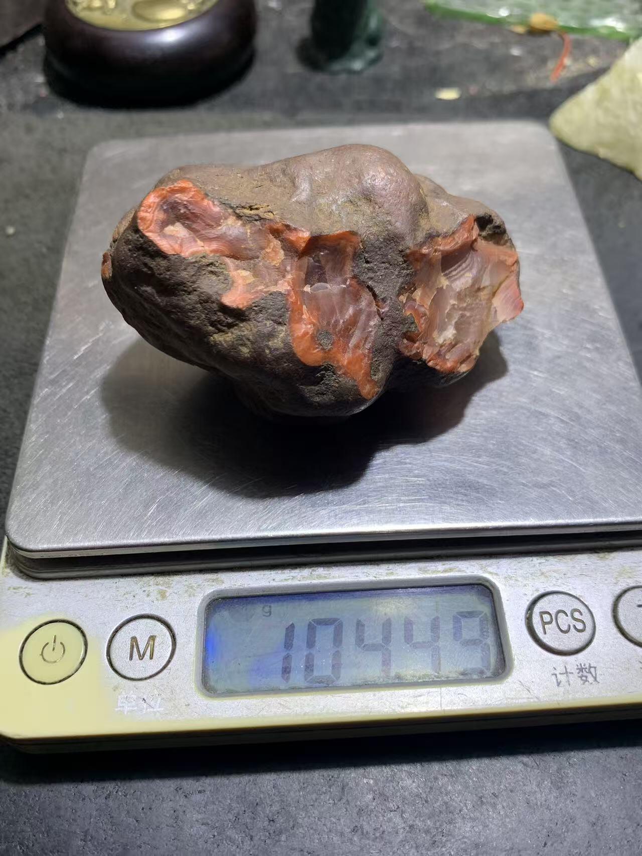 精美铁红皮开窗料荔枝冻南红玛瑙原石一颗，