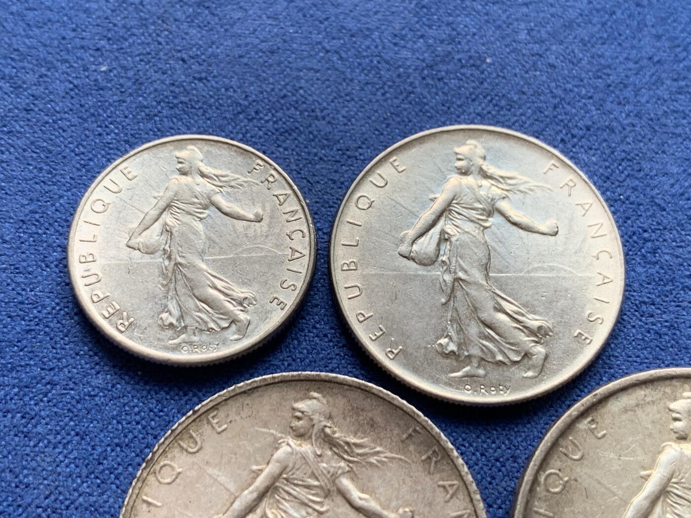 《竞宝斋》第434场 周日，周一2场连拍 （全场包邮） 四枚一组 法国行走女神，5法郎，2法郎，1法郎和2/1法郎，其中2法郎最早期1916年，其中2枚银币 著名雕刻师o'roty作品