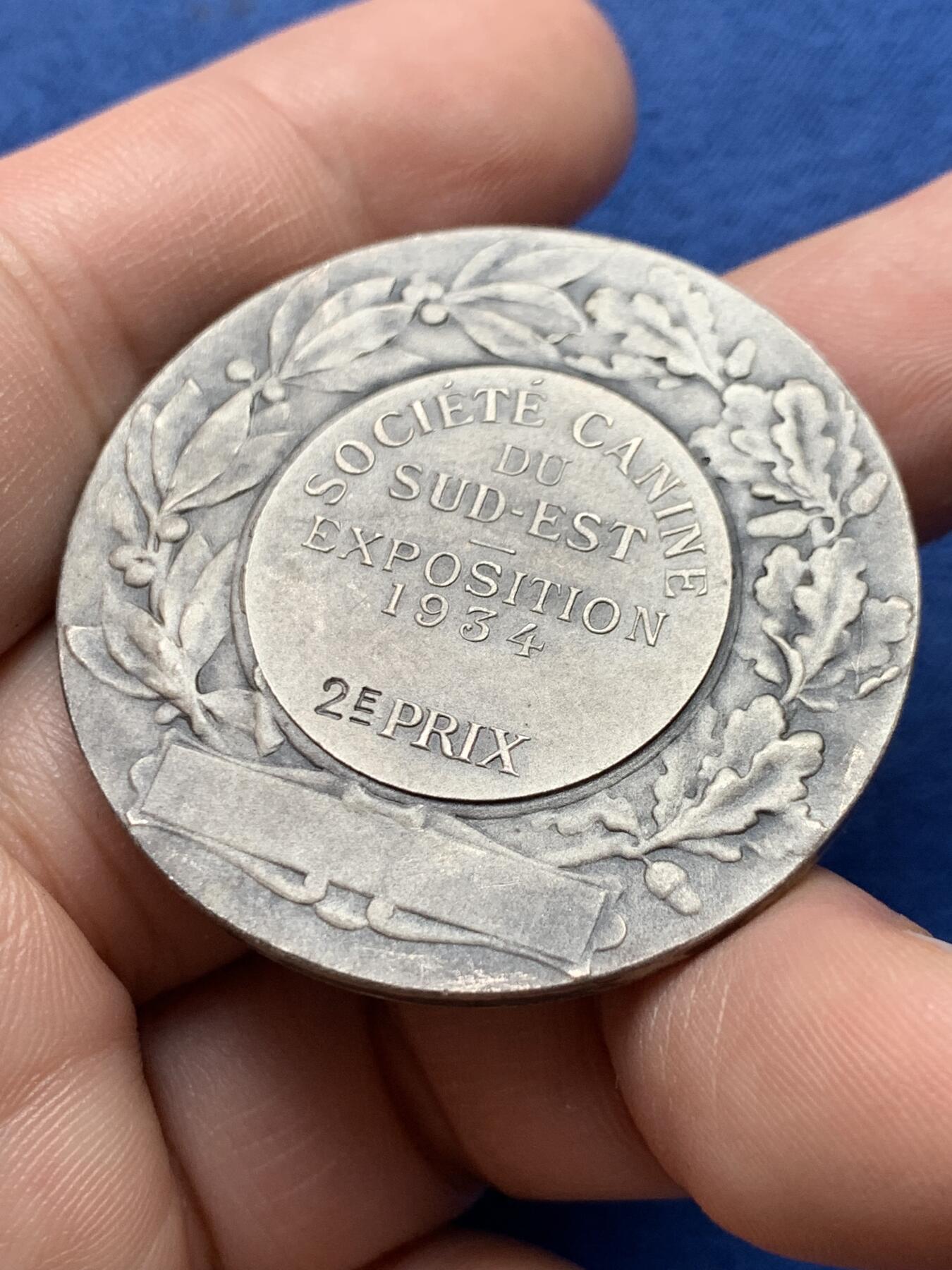 《竞宝斋》第434场 周日，周一2场连拍 （全场包邮） 法国 1934 犬类协会 镀银铜章 高浮雕 细节都不错 29.5克 41.3mm