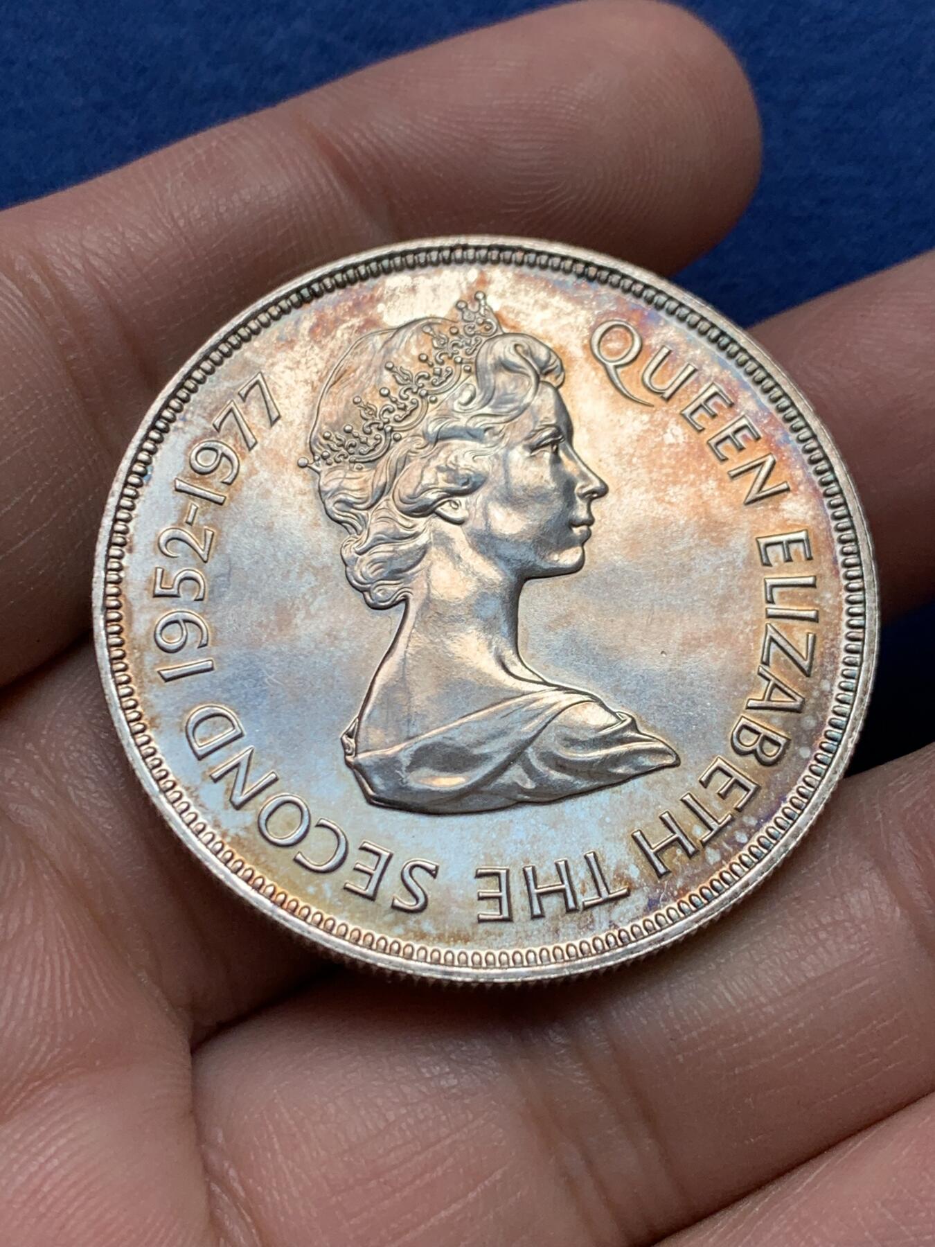 《竞宝斋》第434场 周日，周一2场连拍 （全场包邮） 毛里求斯1977年女王登基25周年28.46克大银币 带彩包浆