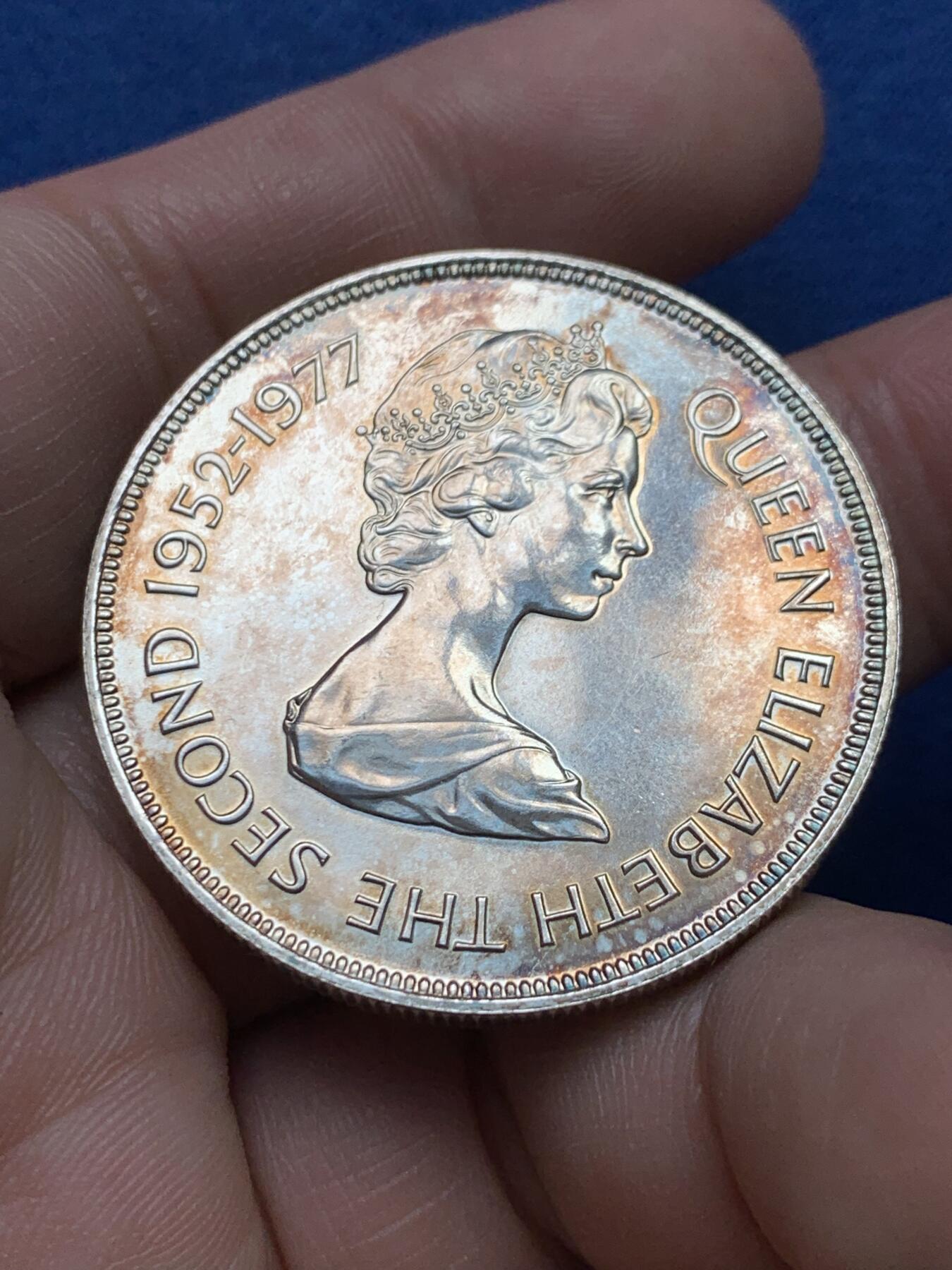 《竞宝斋》第434场 周日，周一2场连拍 （全场包邮） 毛里求斯1977年女王登基25周年28.46克大银币 带彩包浆