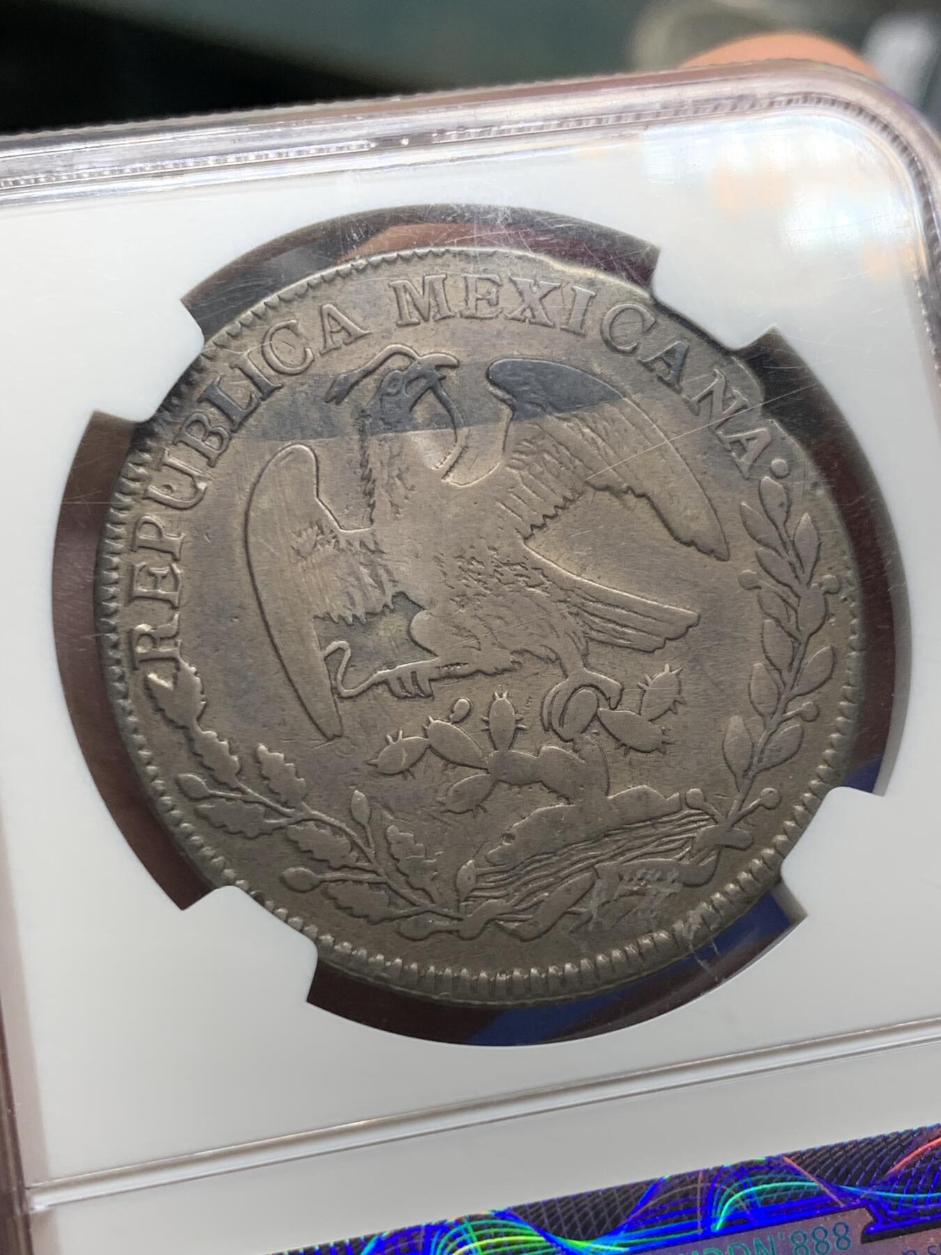 《竞宝斋》第434场 周日，周一2场连拍 （全场包邮） NGC F15 墨西哥1830/20年Mo JM版鹰洋 8里亚尔 罕见早期骑字版 五级鹰 季军分 N入盒有分仅4枚 盒子右下角有磕