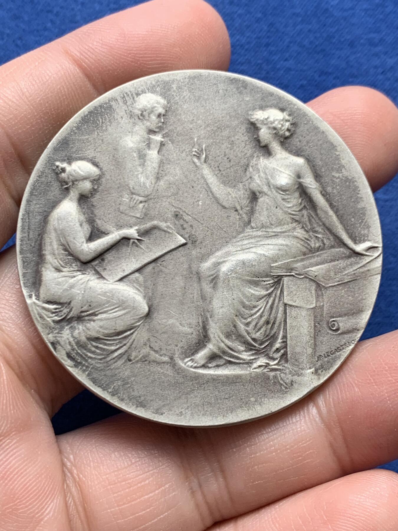 《竞宝斋》第434场 周日，周一2场连拍 （全场包邮） 法国社会福利院银章 丰饶角1银标 62.3克 49.6mm