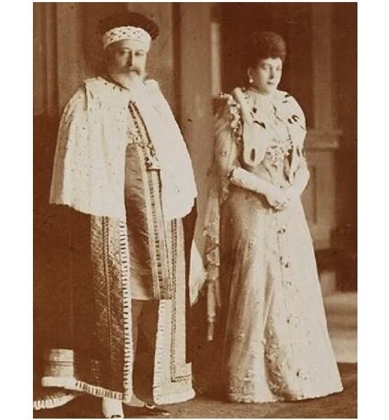 英国1902年 爱德华七世和皇后加冕礼高浮雕精制大铜章 40MM