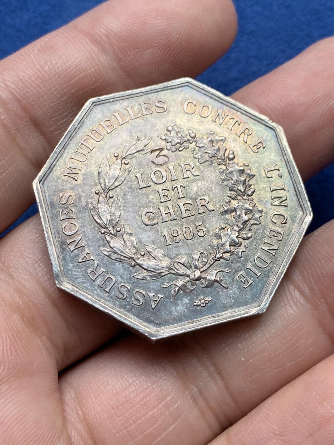 《竞宝斋》第434场 周日，周一2场连拍 （全场包邮） 法国卢瓦-谢尔省火灾互助保险八角银代币 27.9克 36.5mm 丰饶角1银标 大号铠甲龙 细节见图