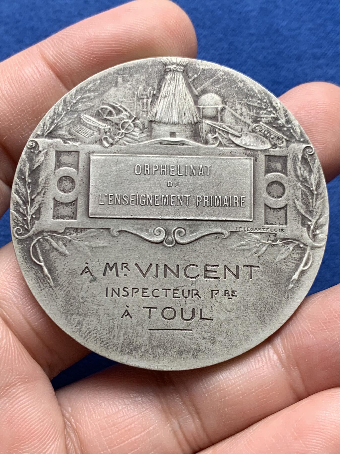 《竞宝斋》第434场 周日，周一2场连拍 （全场包邮） 法国社会福利院银章 丰饶角1银标 62.3克 49.6mm