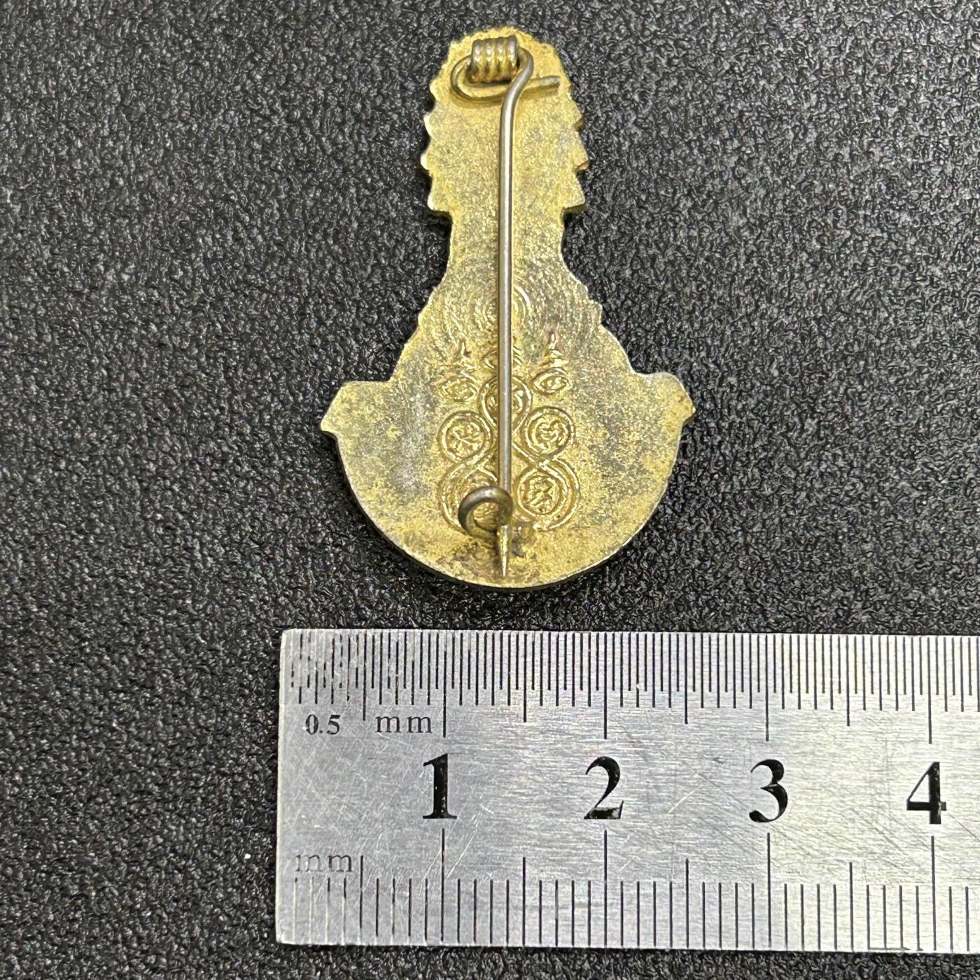 西秦中古拍卖第六十四期 泰国泰皇拉玛九世皇家胸针 泰皇纪念章