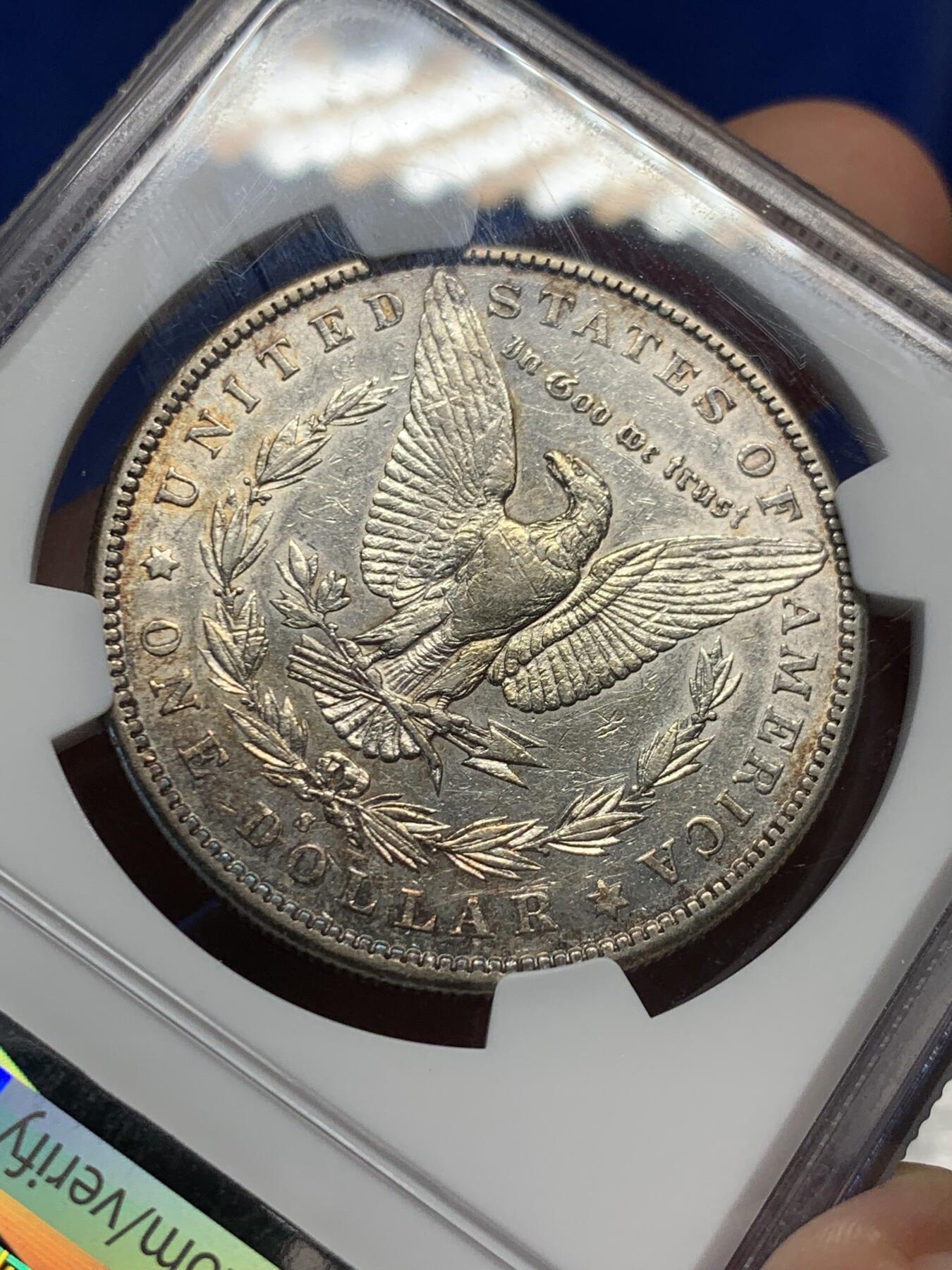 《竞宝斋》第434场 周日，周一2场连拍 （全场包邮） NGC AUD 1883年S厂美国摩根银币 罕见摩根，1883年摩根O厂和P厂都常见，S厂极少见，MS63白币书价2700刀，MS65白币书价42000刀，稀缺程度，可见一斑。此外该枚两面带淡金彩，更加难得