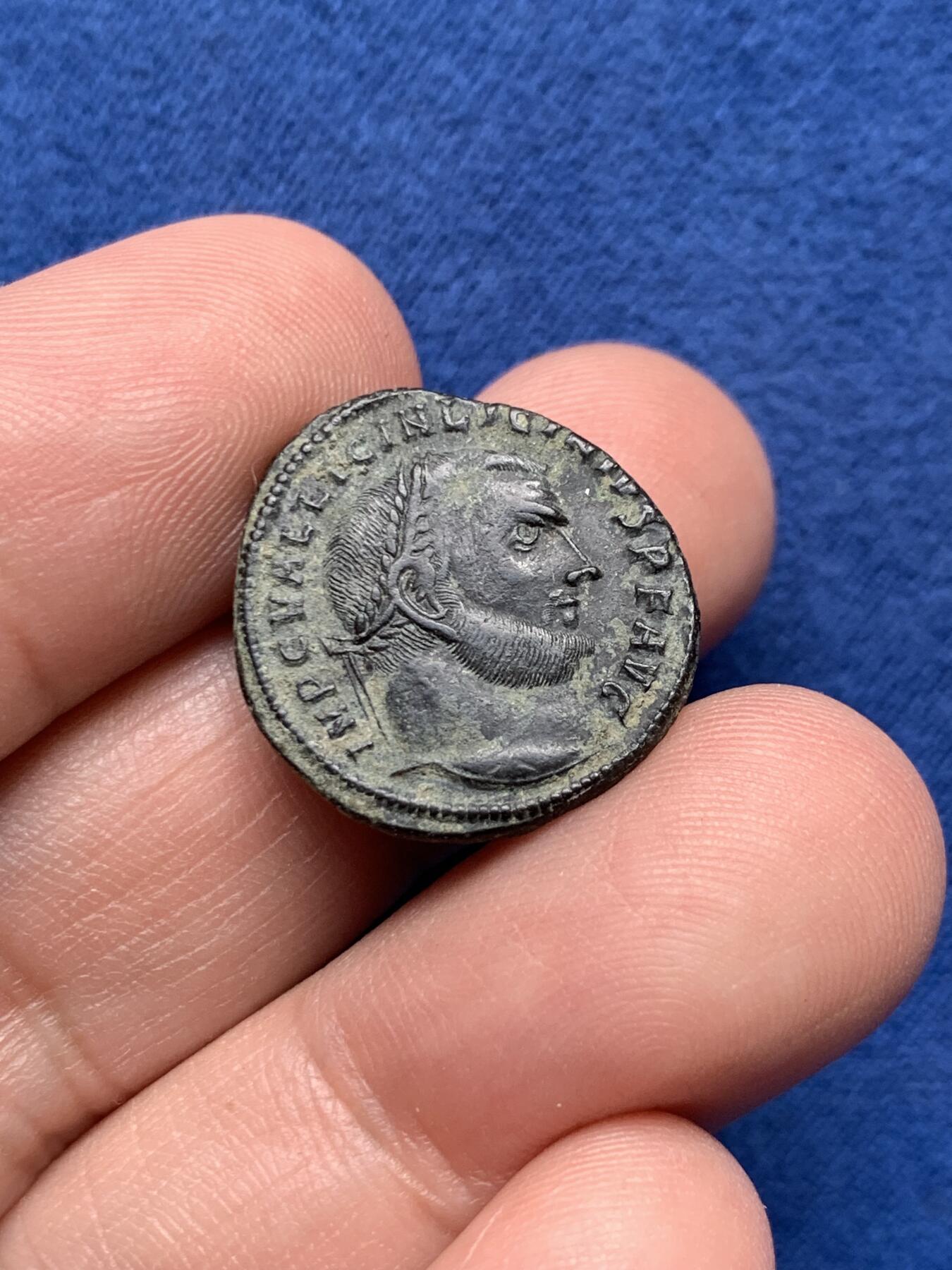 《竞宝斋》第434场 周日，周一2场连拍 （全场包邮） 古罗马帝国 李锡尼一世 富利铜币 品相好，脸部表情炯炯有神，胡子和铭文清晰可见，2.73克。