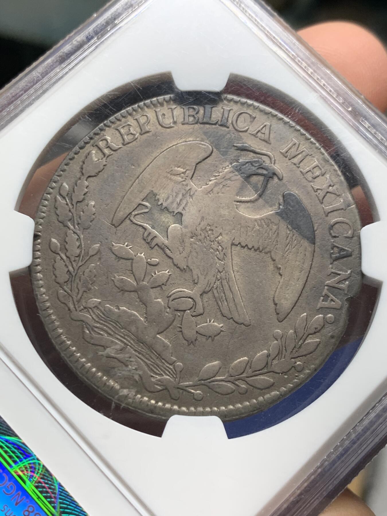 《竞宝斋》第434场 周日，周一2场连拍 （全场包邮） NGC F15 墨西哥1830/20年Mo JM版鹰洋 8里亚尔 罕见早期骑字版 五级鹰 季军分 N入盒有分仅4枚 盒子右下角有磕