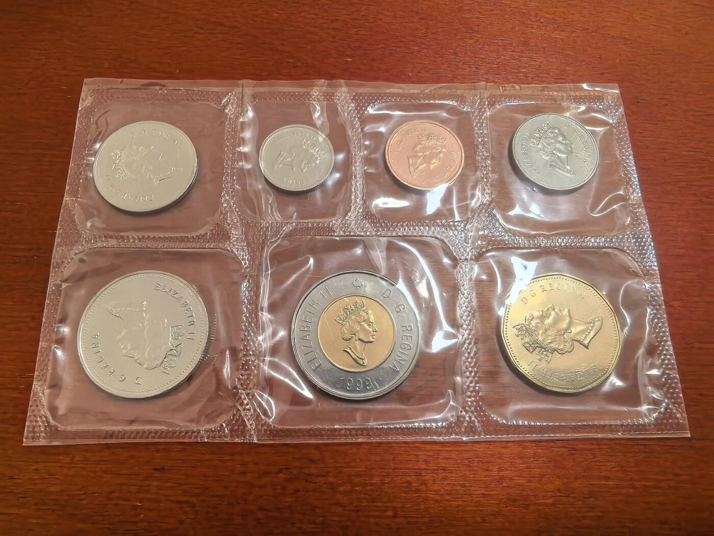 长老汇蛇年精选第七十场拍卖 1999加拿大7枚套币原厂塑封装带外纸，总面值3.91加元，其中的双色币不常见，1枚克书标价30美金