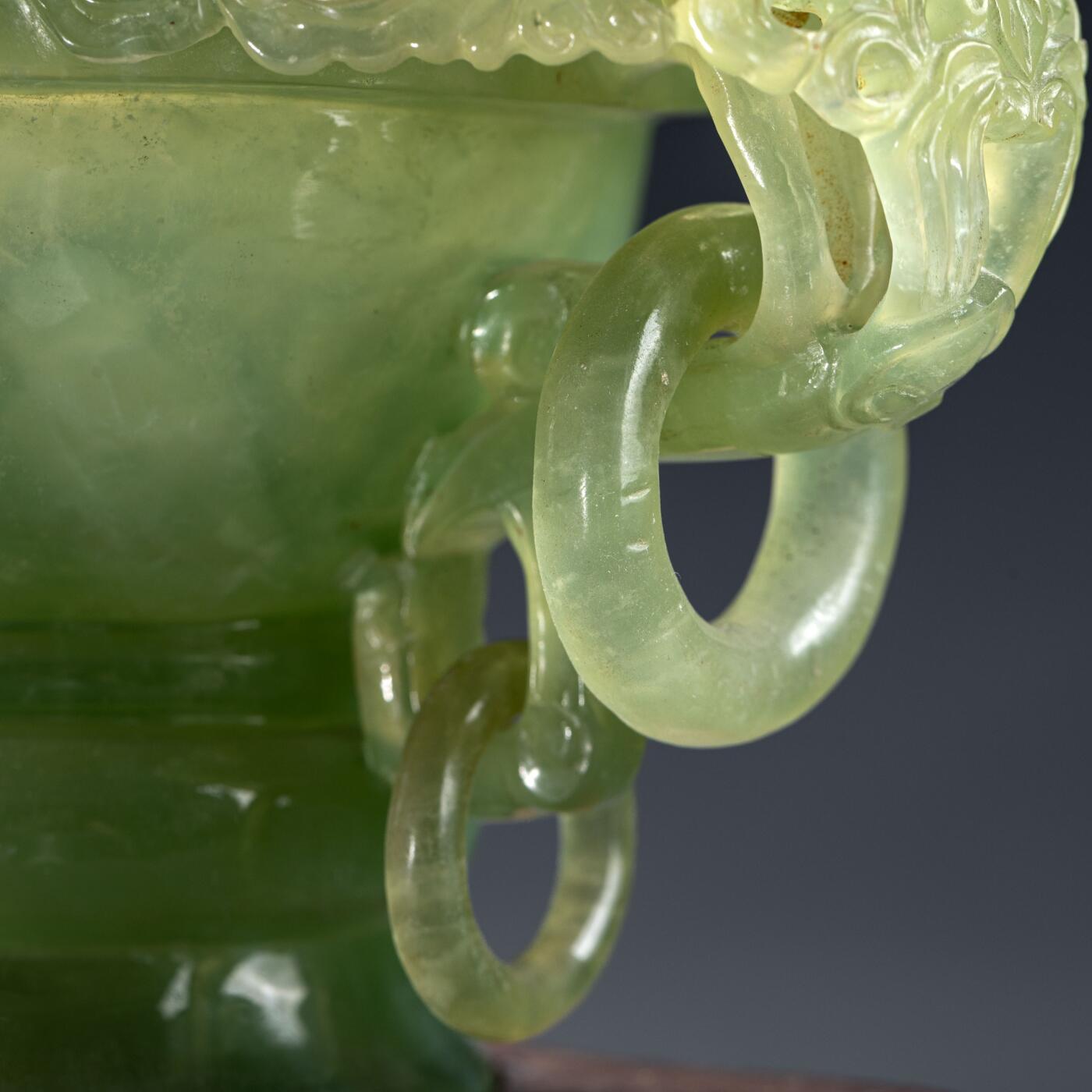 日本大阪雅和auction 2025金秋競賣會第一期 清 玉香爐 尺寸:W:18 H:18
底座W:16 H:4cm 備註:木箱,底座