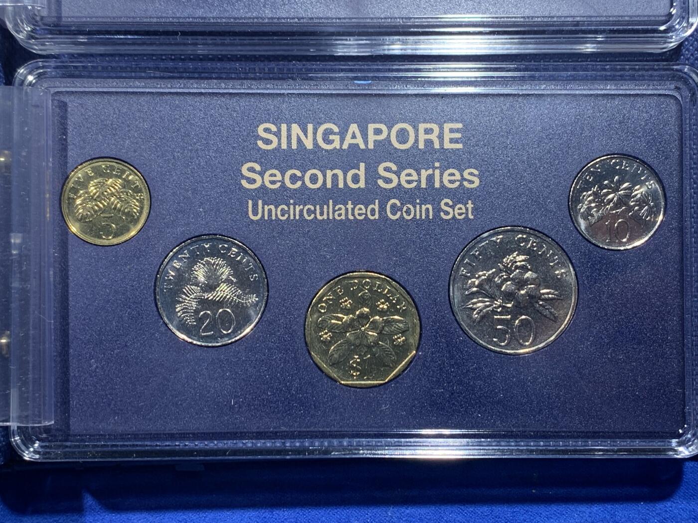 《竞宝斋》第435场 周日，周一2场连拍 （全场包邮） 新加坡套币：第二套第三套套币都是2013年 造币厂原盒原光带证书限量发行