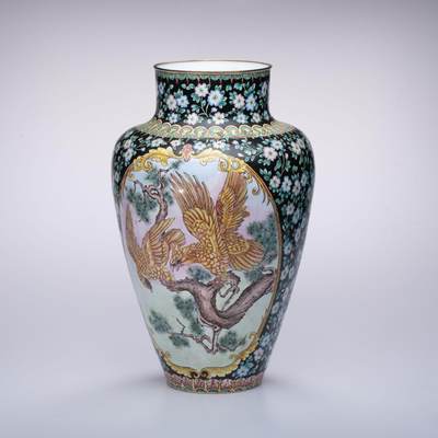 日本大阪雅和auction 2025金秋競賣會第一期 - 清 銅臺畫琺瑯鬆鷹圖花入 尺寸:W:23 H:37cm