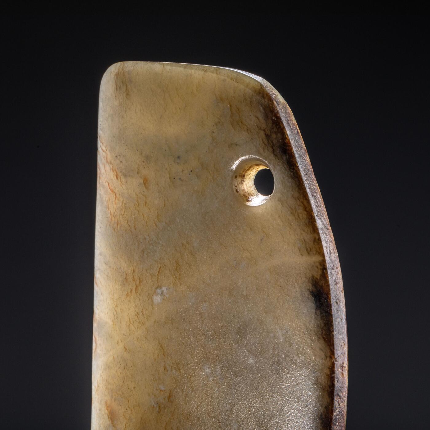 日本大阪雅和auction 2025金秋競賣會第一期 龍山文化三孔玉刀 尺寸:L:15cm