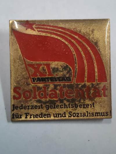 韵星假日拍卖第三十期 -- Rimey Holidays Auction 30 - 民主德国统一社会党十一大证章