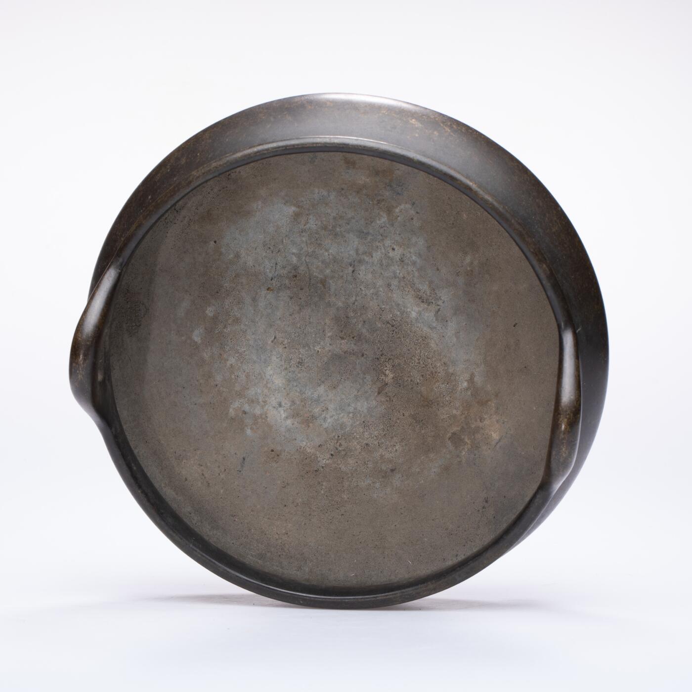 日本大阪雅和auction 2025金秋競賣會第一期 乾隆甲子款 古銅雙耳香爐 尺寸:W:22 H:11cm