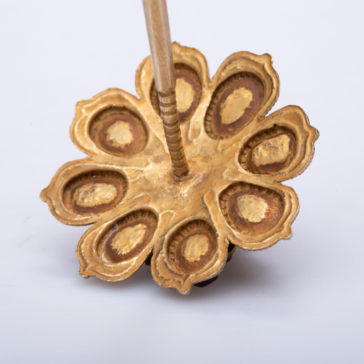 日本大阪雅和auction 2025金秋競賣會第一期 明 銅鎏金嵌寶石髮簪 尺寸:L:14.5cm 備註:木箱