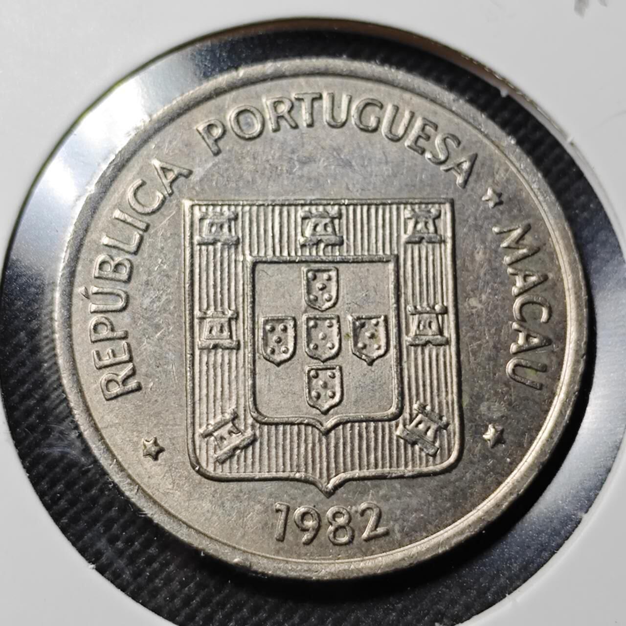 KK钱币收藏小铺  第364场  2月预留时间 周末发货  1982澳门5元 龙