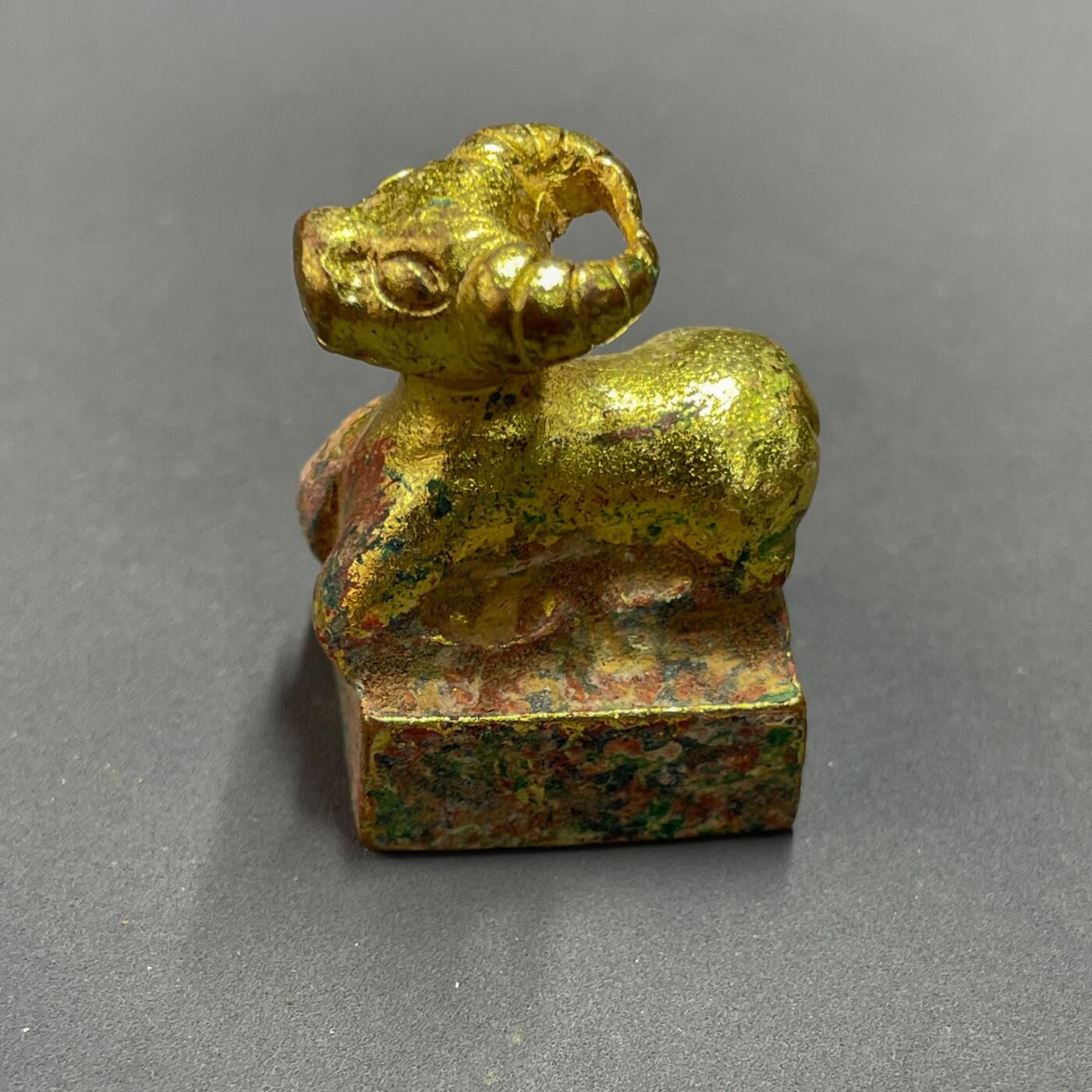 日本大阪雅和auction 2025金秋競賣會第一期 戰國 銅鎏金羊形印章 尺寸:L:2W:2 H:3cm