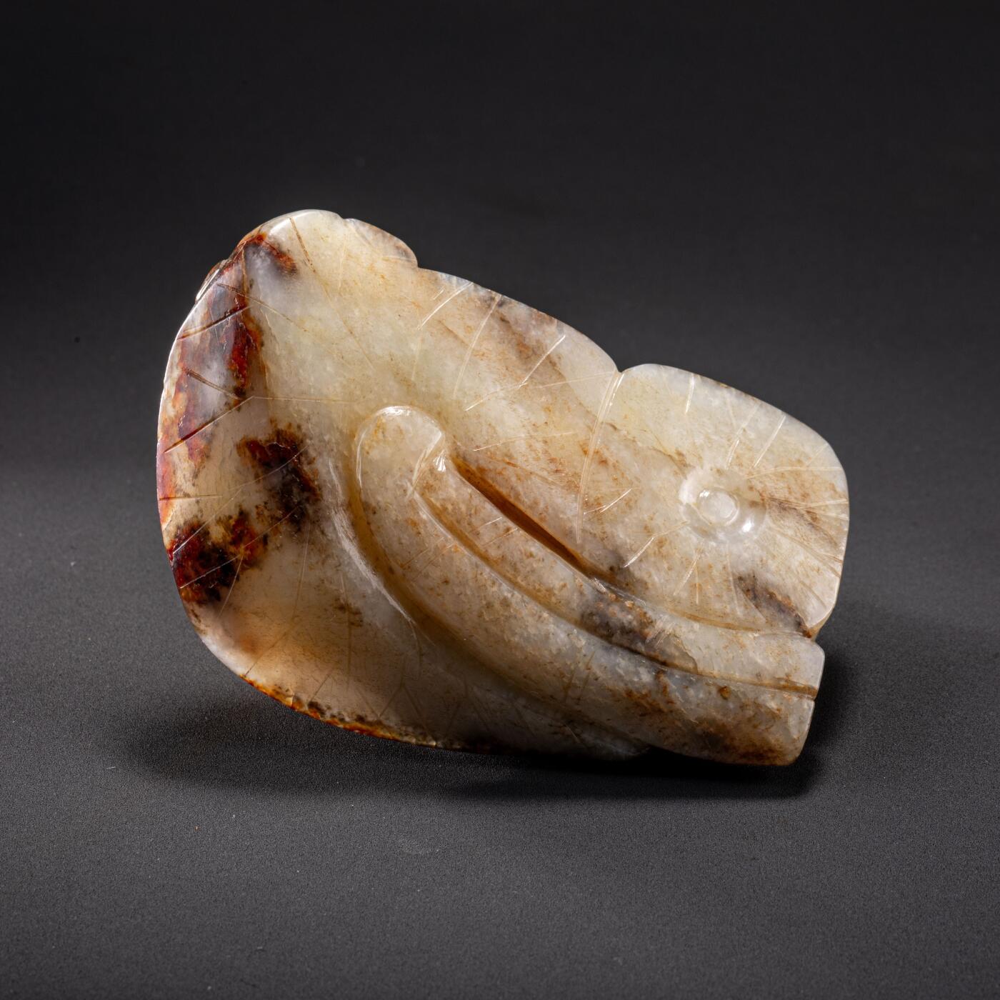 日本大阪雅和auction 2025金秋競賣會第一期 明 荷葉戲鴛玉把件 尺寸:L:7.5 W:5cm