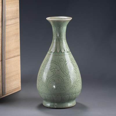 日本大阪雅和auction 2025金秋競賣會第一期 - 明 龍泉窯玉壺春瓶 尺寸:W:12 H:24.5cm 備註:木箱