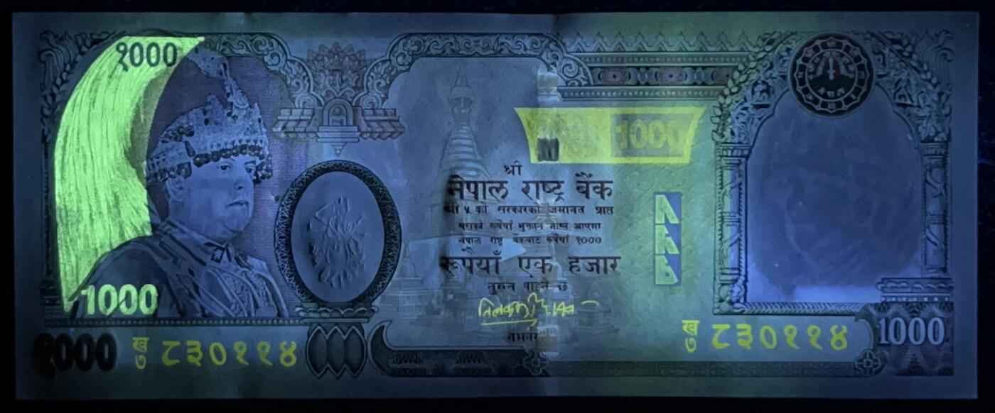 小福收藏拍卖第197期 裸钞场 本期有多张豹子号靓号 百慕大03年50元纪念钞百位号 马来亚和英属婆罗洲开国第一张纸币大冠女王 马来亚 41年1元英王乔六 法属太平洋10000法郎 捷克1000克朗纪念钞千位号  卢森堡 1000法郎  萨尔瓦多样钞 匈牙利 法罗群岛 危地马拉等多国精美纸币 尼泊尔 2002-2005年 1000卢比 有订书孔 unc