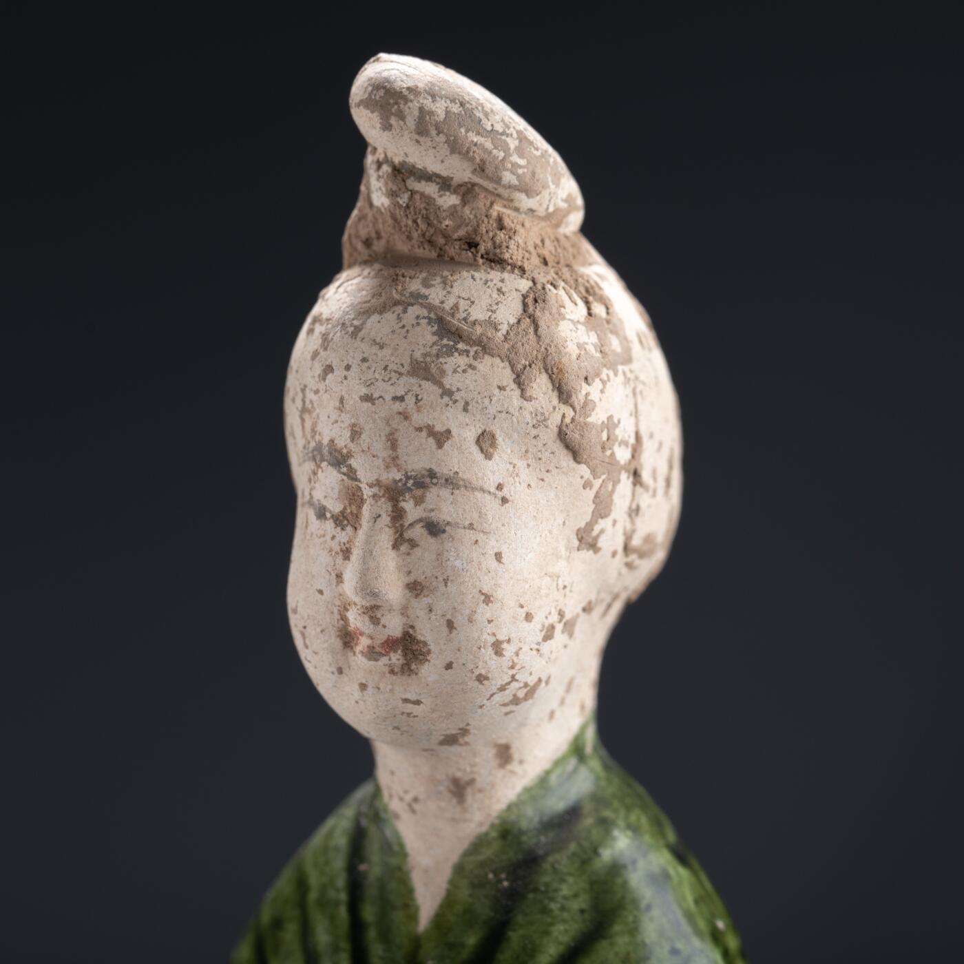 日本大阪雅和auction 2025金秋競賣會第一期 唐 三彩婦人佣 一對 尺寸:W:5 H:23 x2cm