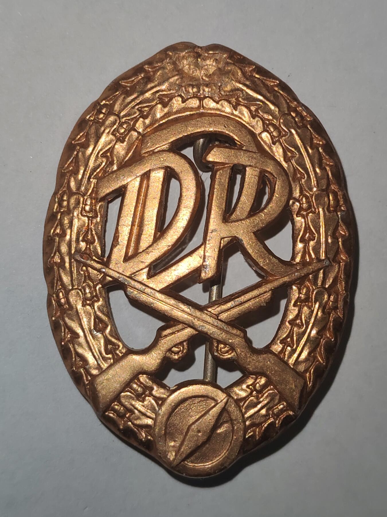 韵星假日拍卖第三十期 -- Rimey Holidays Auction 30 民主德国铜级体能证章